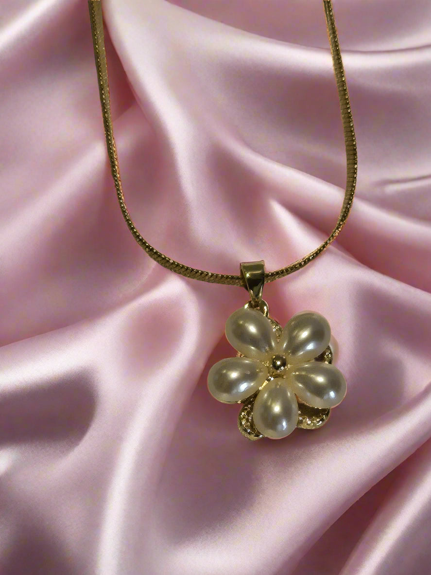 Movable Pearl Pendant