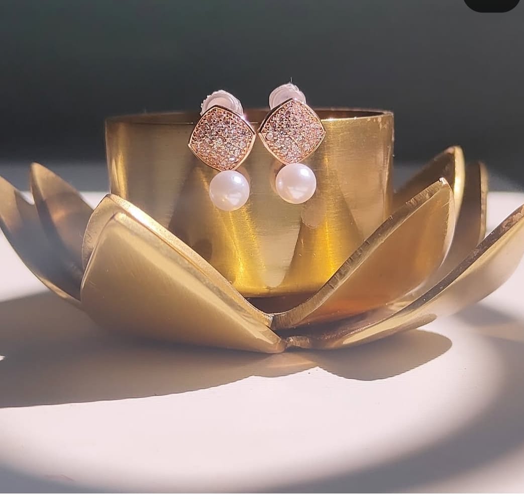 Ad Diamond Peral Studs