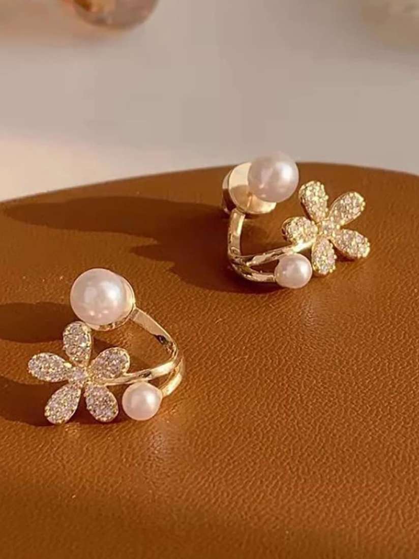 Korean Shiny Flower Peral STud