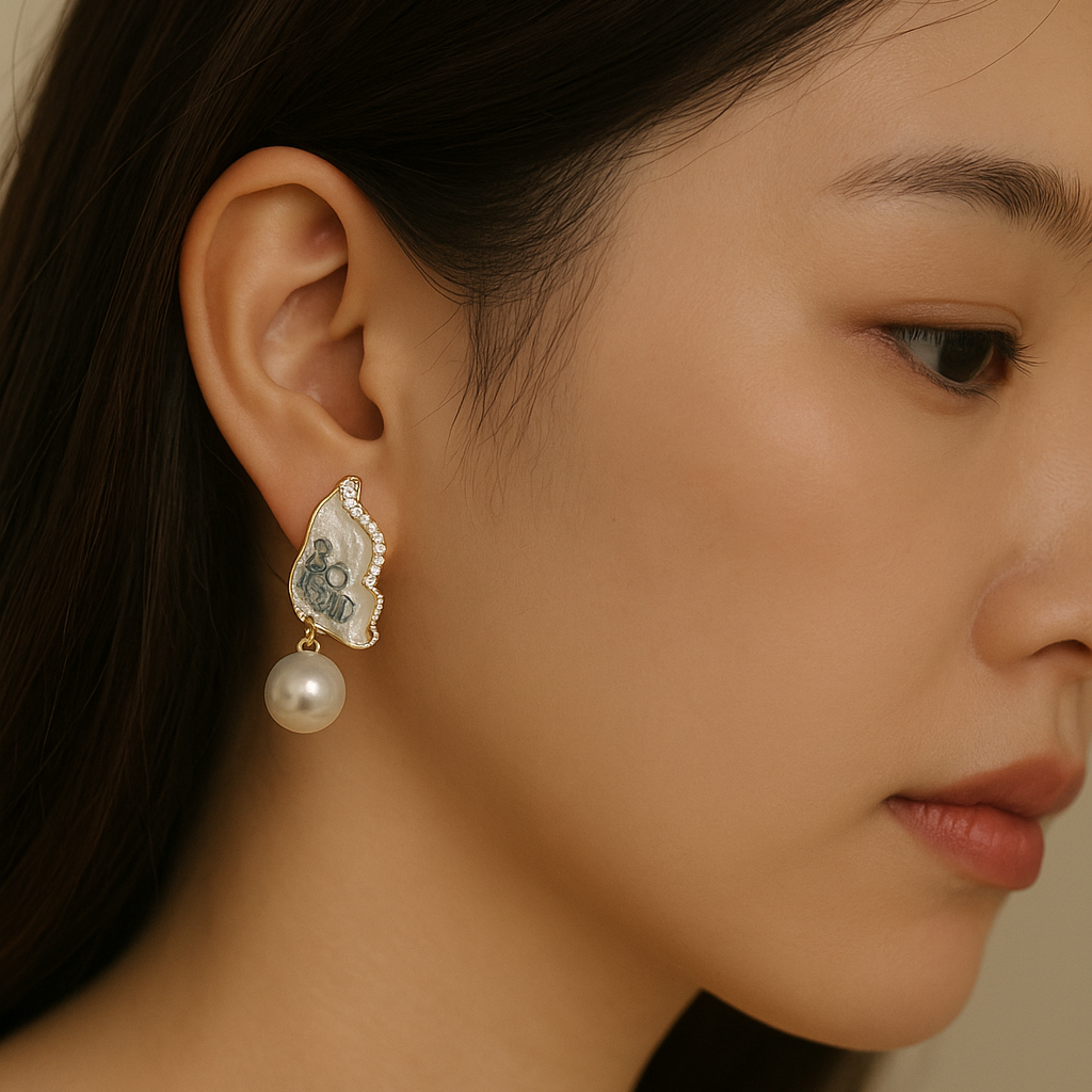 Peral Wing Huggies Earring