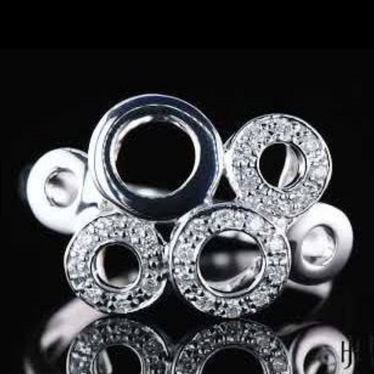 Fancy white Circle style Ring