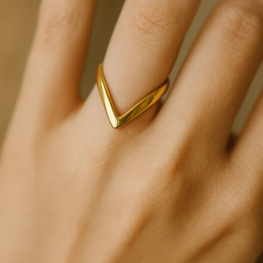 V Statement Ring