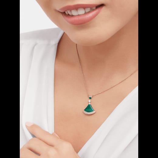 Green Savarna  Classic Neclace