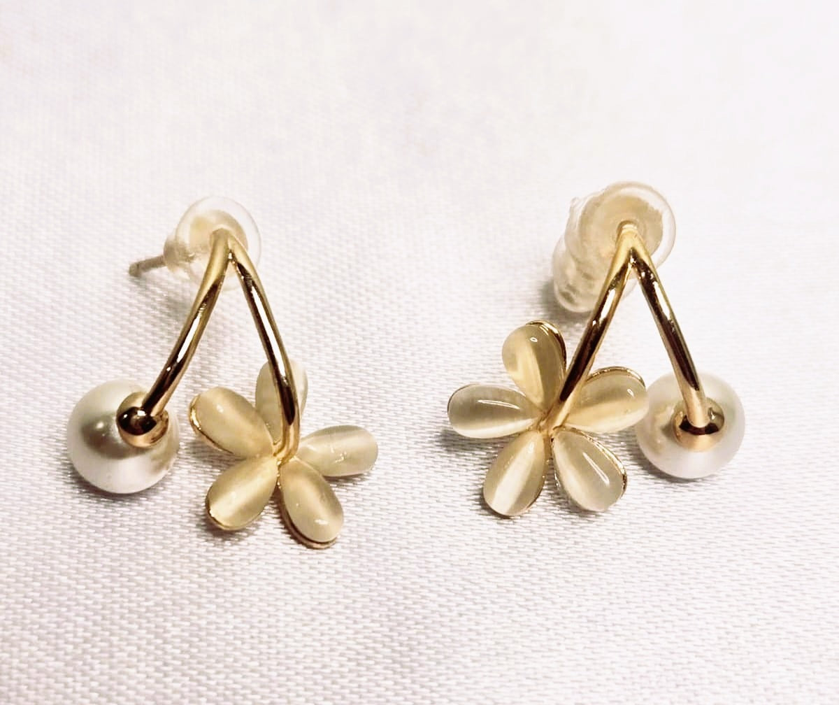 Flower Pearl Stud